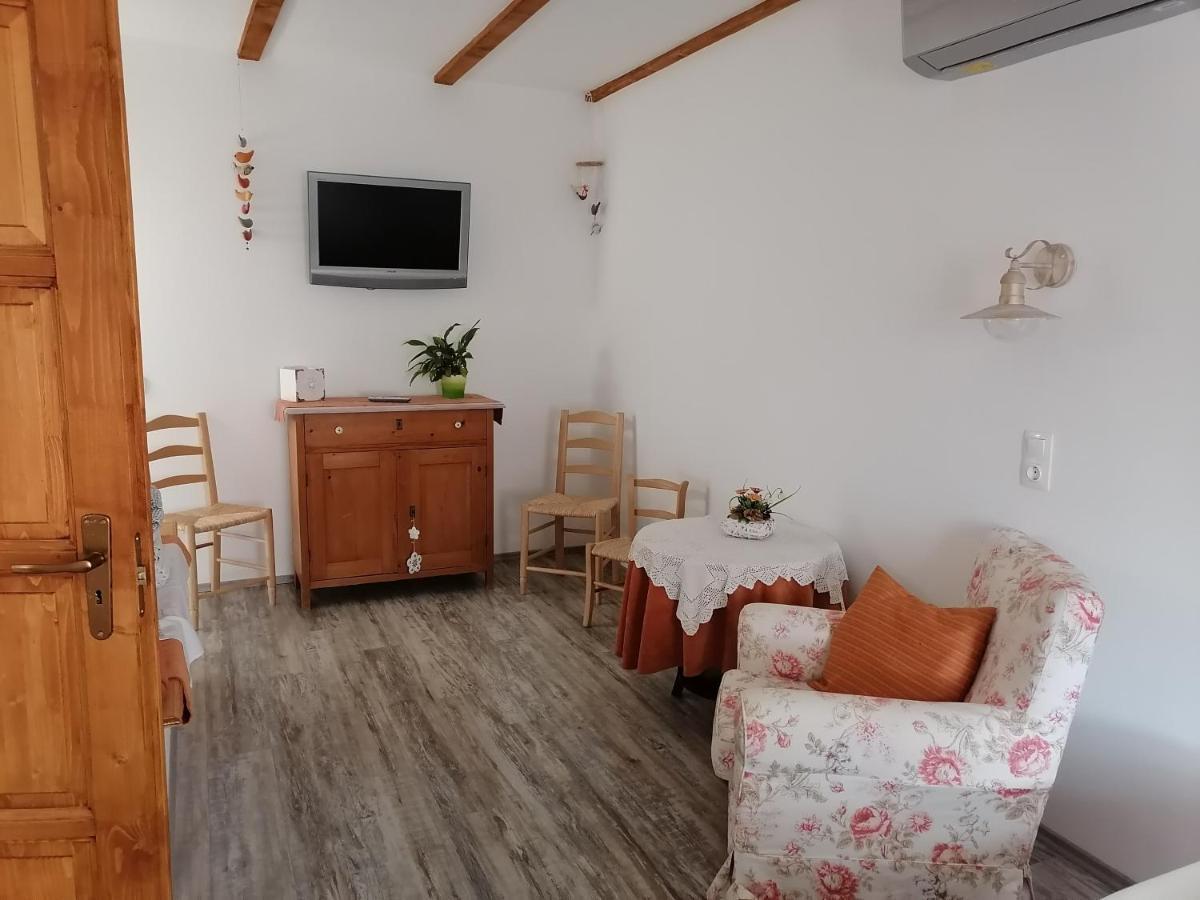 فندق Mives Vendeghaz Pogány المظهر الخارجي الصورة